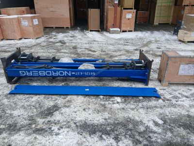 Подъемник двухстоечный 4,5 т, 380 В, синий rm 857